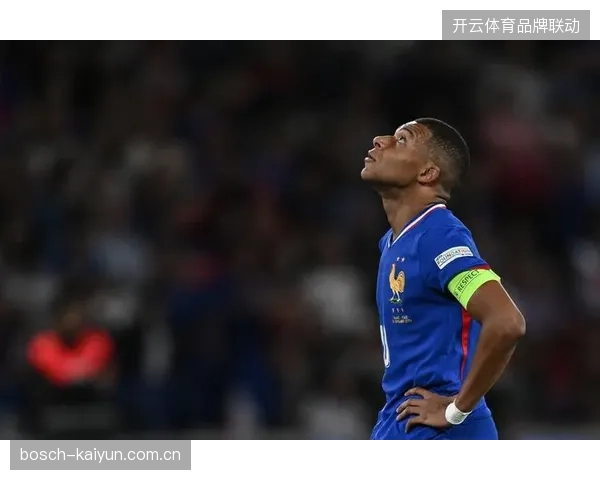 法国队锋线把握机会能力不足，姆巴佩错失良机导致球队领先局面被断送